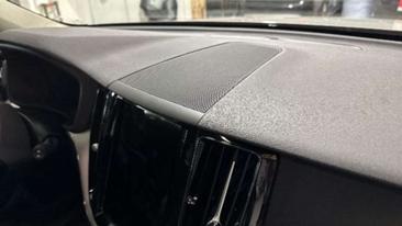 Volvo XC60 B4 Core — photo 28
