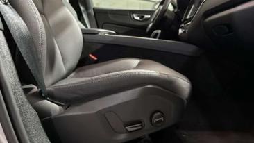 Volvo XC60 B4 Core — photo 29