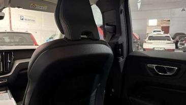 Volvo XC60 B4 Core — photo 33