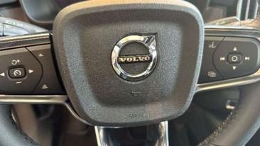 Volvo XC60 B4 Core — photo 37