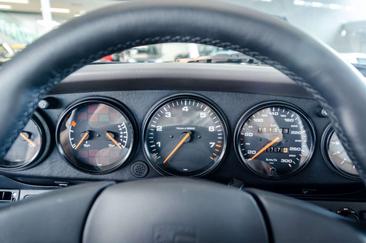 Porsche 964 Carrera 2 — photo 17
