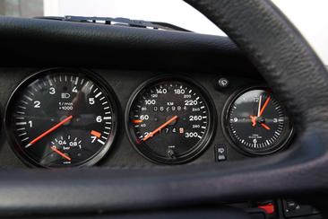 Porsche 930 Turbo — photo 17