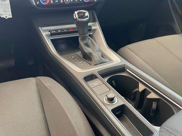 Audi Q3 45 TFSIe — photo 5