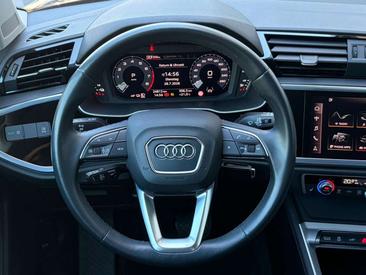 Audi Q3 45 TFSIe — photo 12