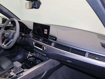 Audi RS4 TFSI — photo 7