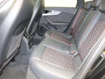 Audi RS4 TFSI — photo 10