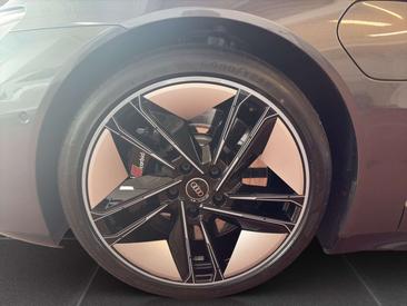 Audi E-tron GT Dynamikpaket — photo 8