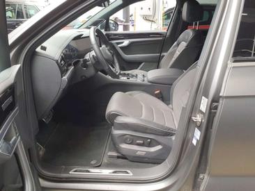 Volkswagen Touareg R-Line — photo 4