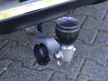 Mercedes EQE 300 AMG Line — photo 10