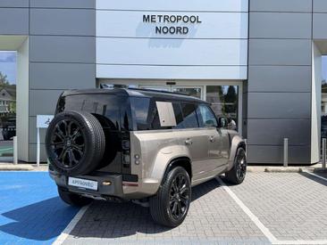 Land Rover Defender 110 Beige P635 OCTA — photo 5