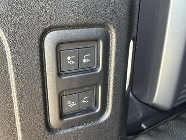Land Rover Defender 110 Beige P635 OCTA — photo 26