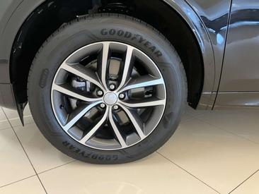 Land Rover Discovery Sport Black 1.5 I3 PHEV S AWD Auto — photo 9