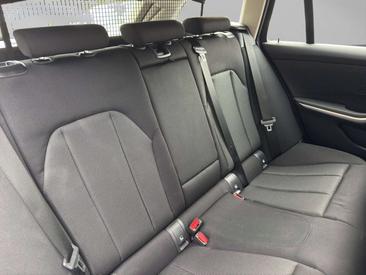 BMW Série 3 Touring 318d — photo 12