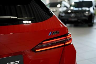 BMW M5 Touring — photo 14