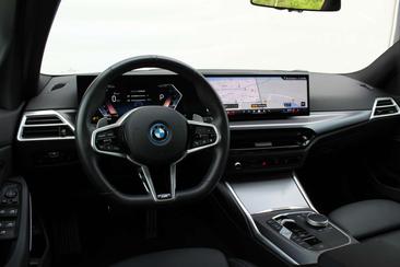 BMW Série 3 M Sport 330e — photo 10