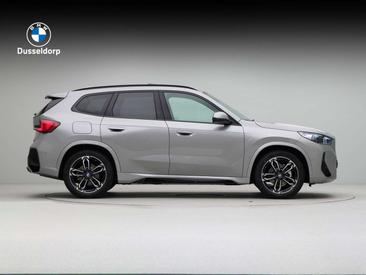 BMW IX1 EDrive20 — photo 7
