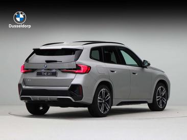 BMW IX1 EDrive20 — photo 8