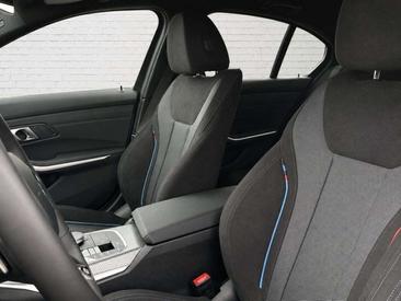 BMW 330 330e — photo 16