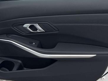 BMW 330 330e — photo 17