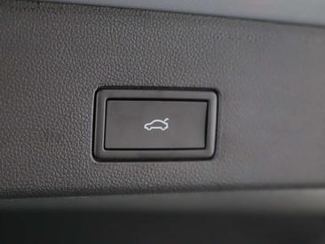 Volkswagen Golf R-Line — photo 25