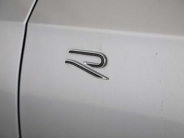 Volkswagen Golf R-Line — photo 26