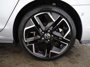 Volkswagen Golf R-Line — photo 28