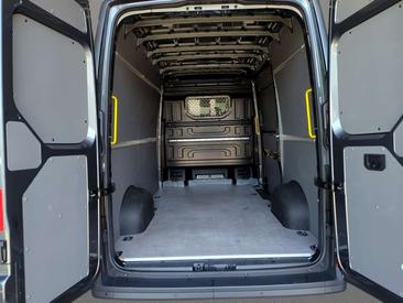 Volkswagen Crafter — photo 5
