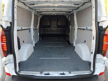 Volkswagen Transporter — photo 8