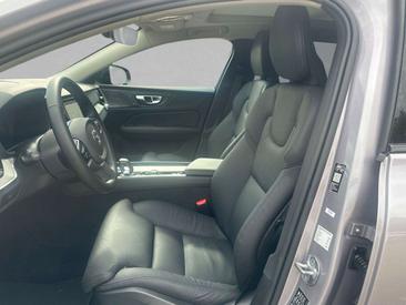 Volvo V60 B4 Plus — photo 2