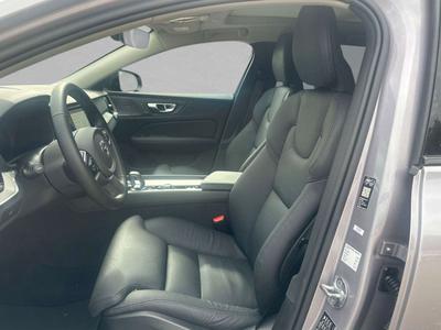 Volvo V60 B4 Plus