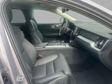 Volvo V60 B4 Plus — photo 3