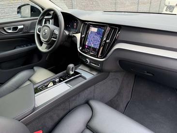 Volvo V60 B4 Plus — photo 8
