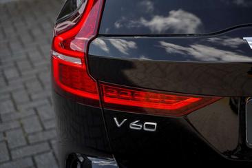 Volvo V60 T8 Recharge Plus — photo 8