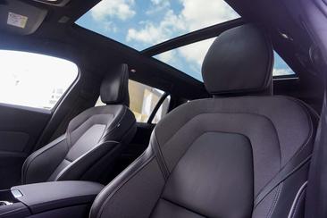 Volvo V60 T8 Recharge Plus — photo 14
