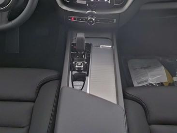 Volvo XC60 Plus — photo 6