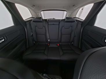 Volvo XC60 Plus — photo 7