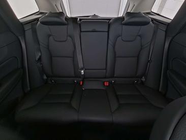 Volvo XC60 Plus — photo 13