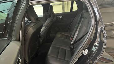 Volvo V60 B4 Plus — photo 6