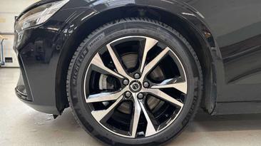 Volvo V60 B4 Plus — photo 9