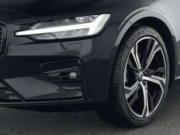 Volvo V60 B4 Plus — photo 8