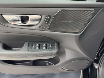 Volvo V60 B4 Plus — photo 12