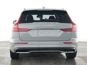 Volvo V60 B4 Plus — photo 3
