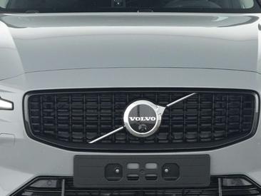 Volvo V60 B4 Plus — photo 4