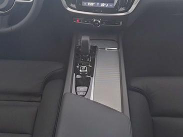 Volvo V60 B4 Plus — photo 6