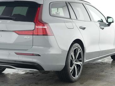 Volvo V60 B4 Plus — photo 11