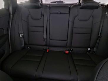 Volvo V60 B4 Plus — photo 13