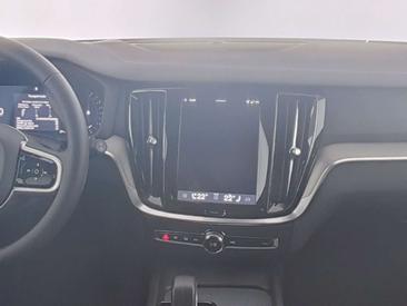 Volvo V60 B4 Plus — photo 15
