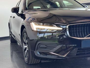 Volvo V60 B4 Core — photo 8
