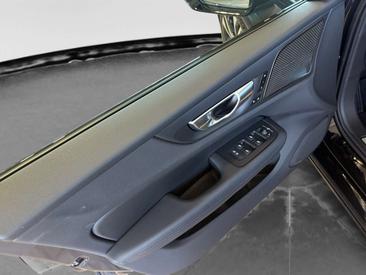 Volvo V60 B4 Black — photo 10