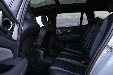 Volvo V60 T8 Recharge Plus — photo 9